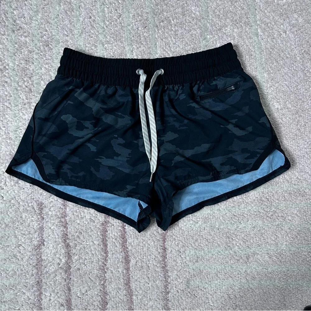 Vuori Clementine Camo Shorts Size XS Running Athletic Shorts Activewear - Picture 1 of 8